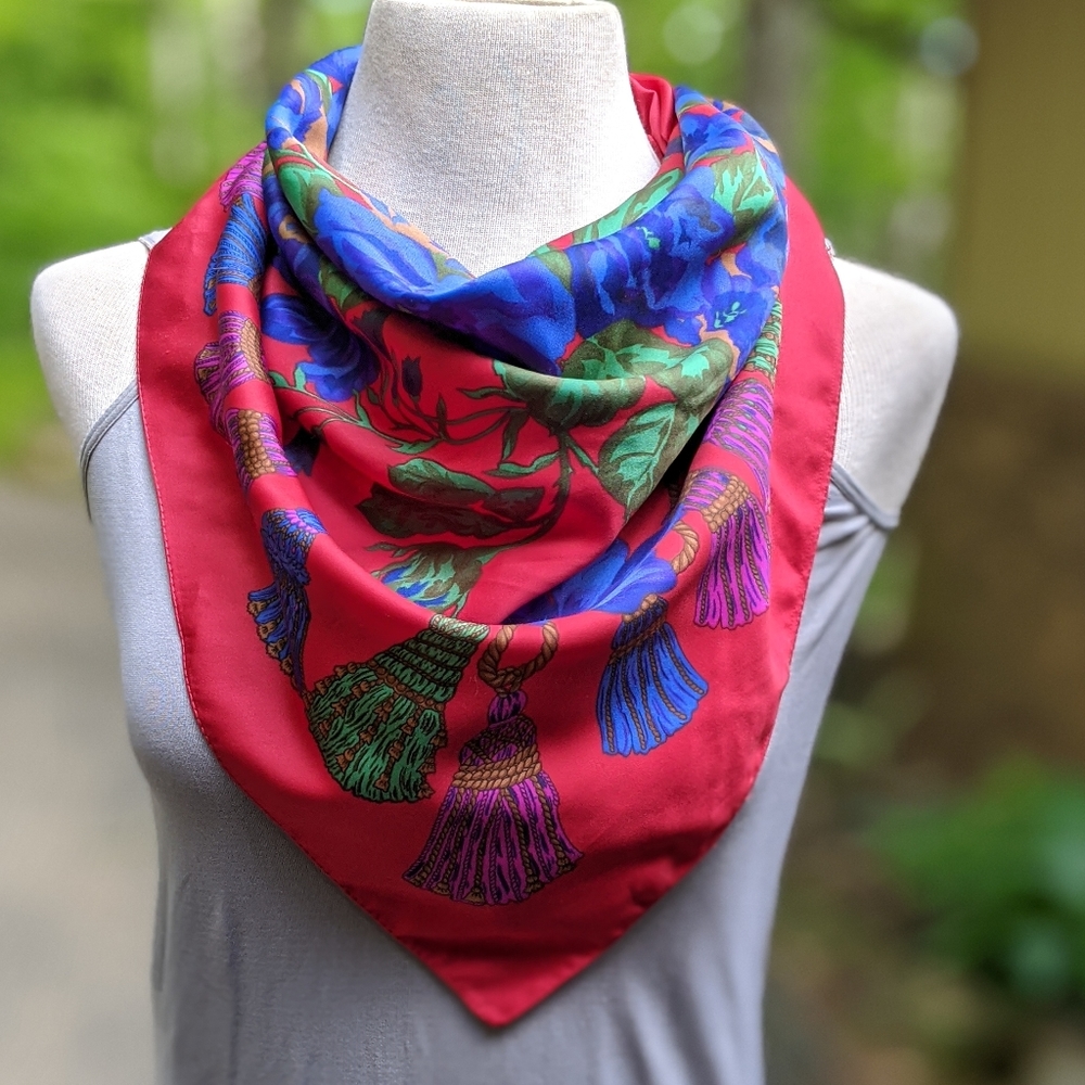 Stunning Red Bow Purple Tassel Pattern Square Silky Scarf